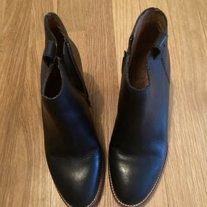 Madewell black leather booties size 6,5